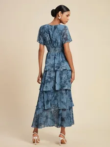 flieendes-gestuftes-chiffon-maxikleid-mi-default-4