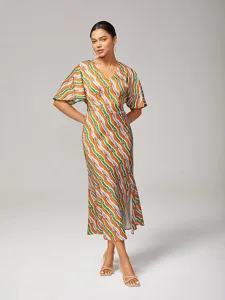 kleid-mit-v-ausschnitt-seitenschlitz-und-default-6