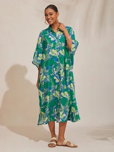 kurzarmliges-midikleid-mit-blattmuster-default-15