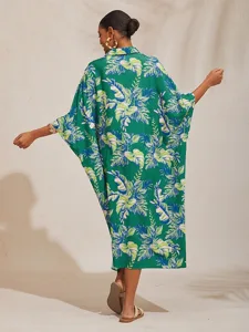 kurzarmliges-midikleid-mit-blattmuster-default-2