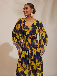 maxikleid-aus-chiffon-mit-abstraktem-blu-default-2