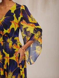 maxikleid-aus-chiffon-mit-abstraktem-blu-default-5