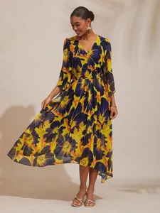 maxikleid-aus-chiffon-mit-abstraktem-blu-default-6