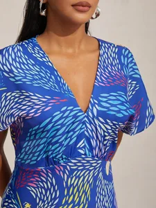 maxikleid-aus-satin-mit-abstraktem-block-default-4