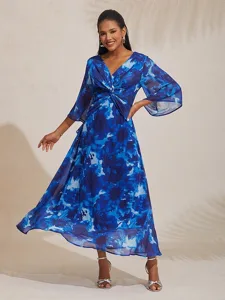 maxikleid-mit-abstraktem-blumenmuster-v-blau-1
