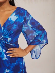 maxikleid-mit-abstraktem-blumenmuster-v-default-4