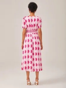 rosa-kleid-mit-geometrischem-tupfenmuste-default-2