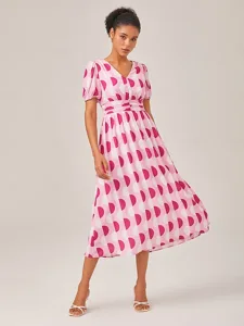 rosa-kleid-mit-geometrischem-tupfenmuste-rosa-1