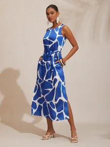 urlaubs-maxikleid-aus-satin-mit-geometri-konigliches-blau-1
