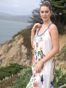 wei-getontes-bedrucktes-kleid-im-strandu-default-15
