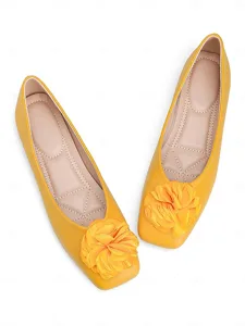 chaussures-plates-fleuries-jaune-moutard-default-8