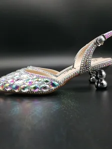 escarpins-roses-a-bout-pointu-et-talon-b-arc-en-ciel-13