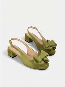 escarpins-roses-poudres-a-talons-carres-vert-9