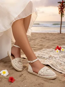 espadrilles-plates-blanches-en-dentelle-beige-1