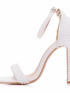 femmes-chaussures-de-mariage-talons-a-la-default-7