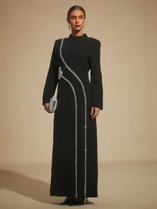 Schwarzes Kleid