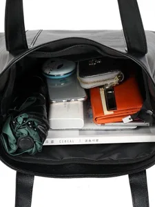 grand-sac-fourre-tout-en-similicuir-noir-default-2