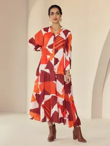 lassiges-maxikleid-aus-chiffon-mit-geome-burgunderrot-1