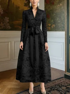 ligne-a-longueur-cheville-robe-de-derby-noir-4
