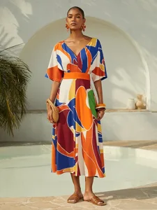 maxikleid-aus-satin-mit-geometrischem-fa-orange-1