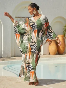 maxikleid-aus-satin-mit-tropischem-pflan-grun-1