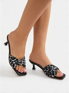 mules-blanches-a-petits-talons-pour-femm-leopard-10