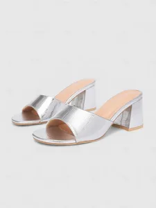 mules-blanches-elegantes-a-talons-carres-argent-9