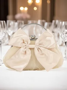 pochette-de-soiree-en-satin-pour-femme-a-default-1