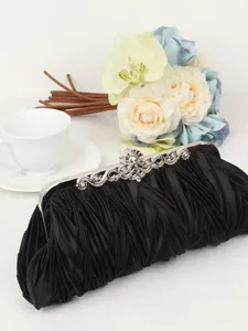 pochette-de-soiree-plissee-en-satin-blan-noir-8