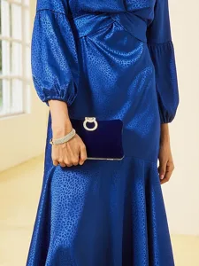 pochette-elegante-en-velours-bleu-pour-f-default-3