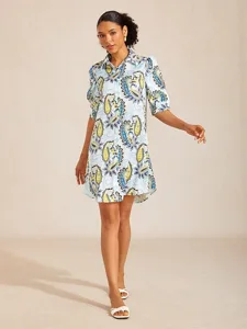 robe-chemise-en-satin-soyeux-a-motif-cac-default-4