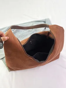 sac-a-bandouliere-hobo-minimaliste-en-da-default-5
