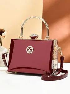 sac-a-main-de-soiree-en-cuir-verni-borde-default-11
