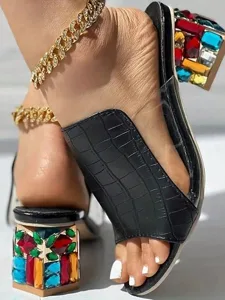 sandales-a-bout-ouvert-blanches-en-relie-noir-4