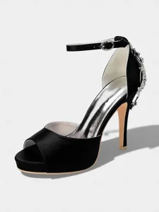 sandales-a-talons-aiguilles-en-satin-ivo-noir-12