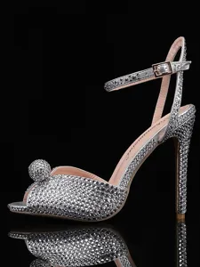 sandales-a-talons-aiguilles-ornees-de-st-argent-11