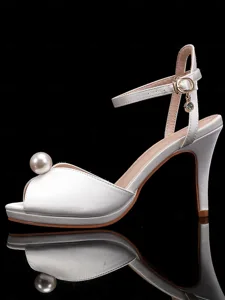 sandales-a-talons-blanches-avec-accents-blanche-1