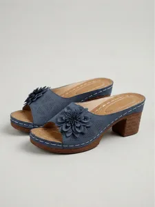 sandales-a-talons-carres-bleues-a-fleurs-bleu-1
