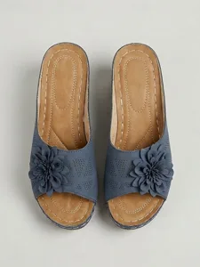 sandales-a-talons-carres-bleues-a-fleurs-default-2