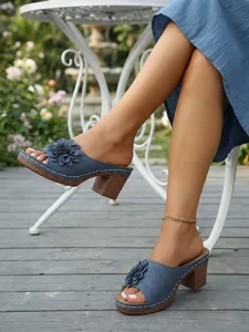 sandales-a-talons-carres-bleues-a-fleurs-default-5