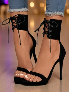 sandales-a-talons-hauts-noires-a-lacets-noir-1