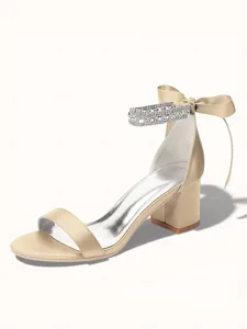 sandales-argentees-a-talons-carres-pour-champagne-17