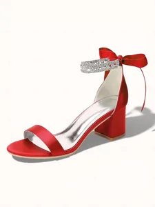 sandales-argentees-a-talons-carres-pour-rouge-16