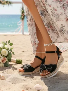 sandales-blanches-pour-femmes-avec-nud-e-noir-7