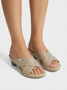 sandales-compensees-a-brides-croisees-et-default-10