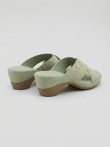 sandales-compensees-a-brides-croisees-et-default-6