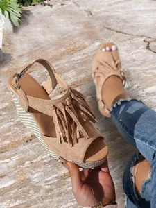 sandales-compensees-a-franges-pour-femme-default-7