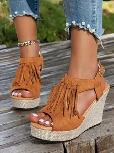 sandales-compensees-a-franges-pour-femme-marron-5