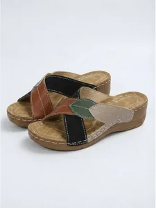 sandales-compensees-a-motif-patchwork-de-noir-8