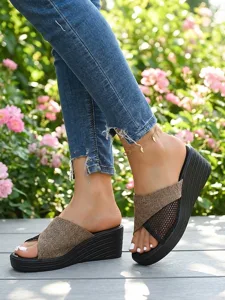 sandales-compensees-beiges-a-brides-croi-default-6